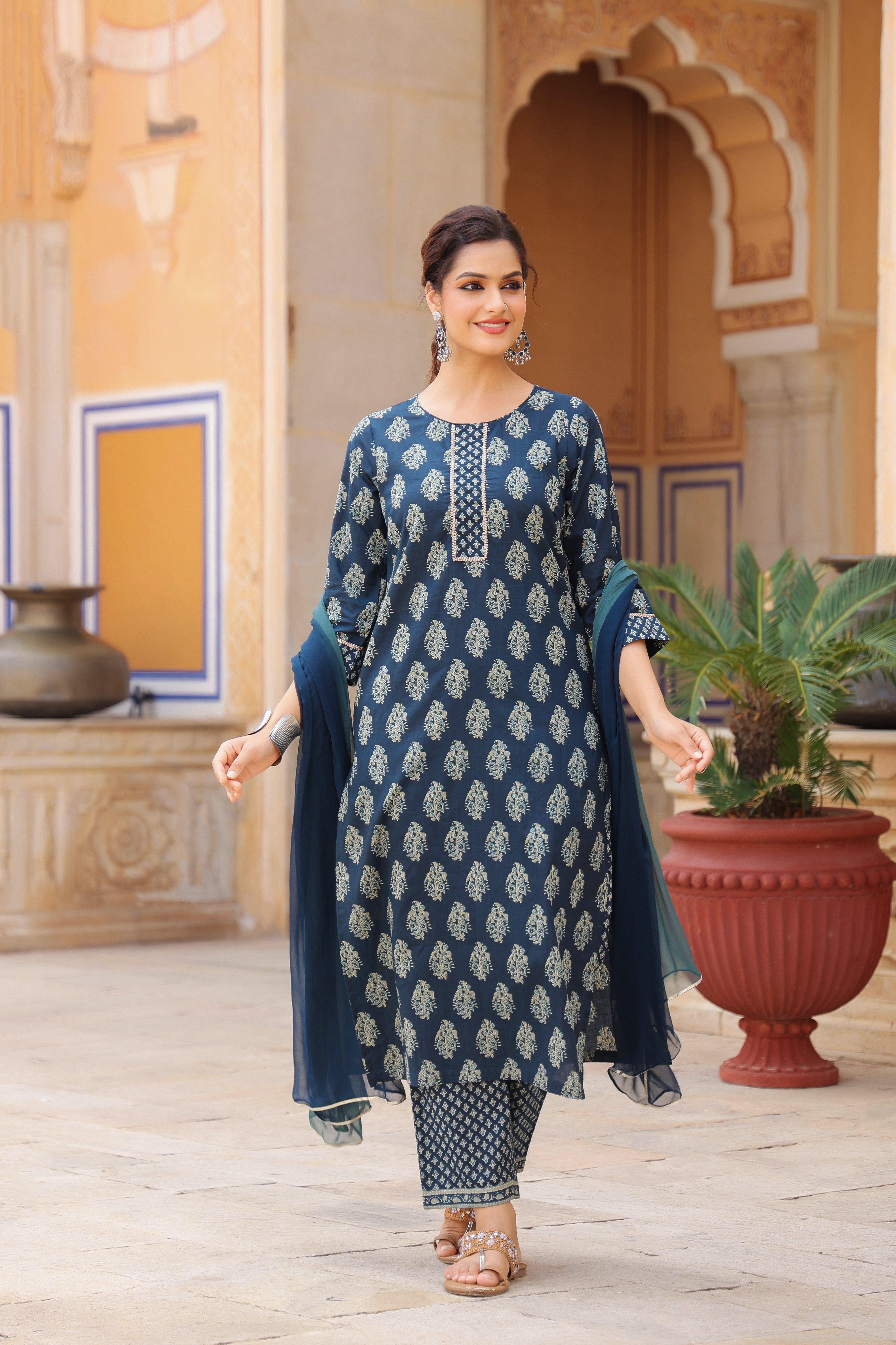 Women Ethnic Motifs Printed Regular Pure Cotton Kurta with Trousers & With Dupatta