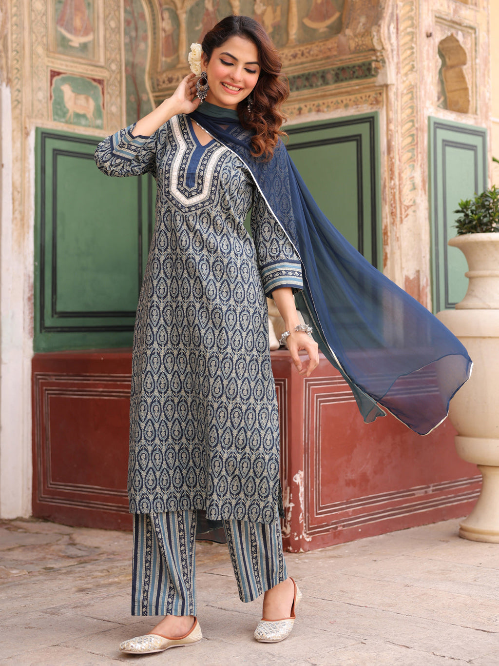 Women Ethnic Motifs Printed Regular Pure Cotton Kurta with Trousers & With Dupatta