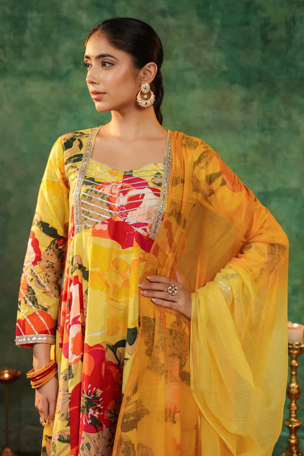 Women Floral Printed Gotta Patti Pure Cotton Kurta Sets