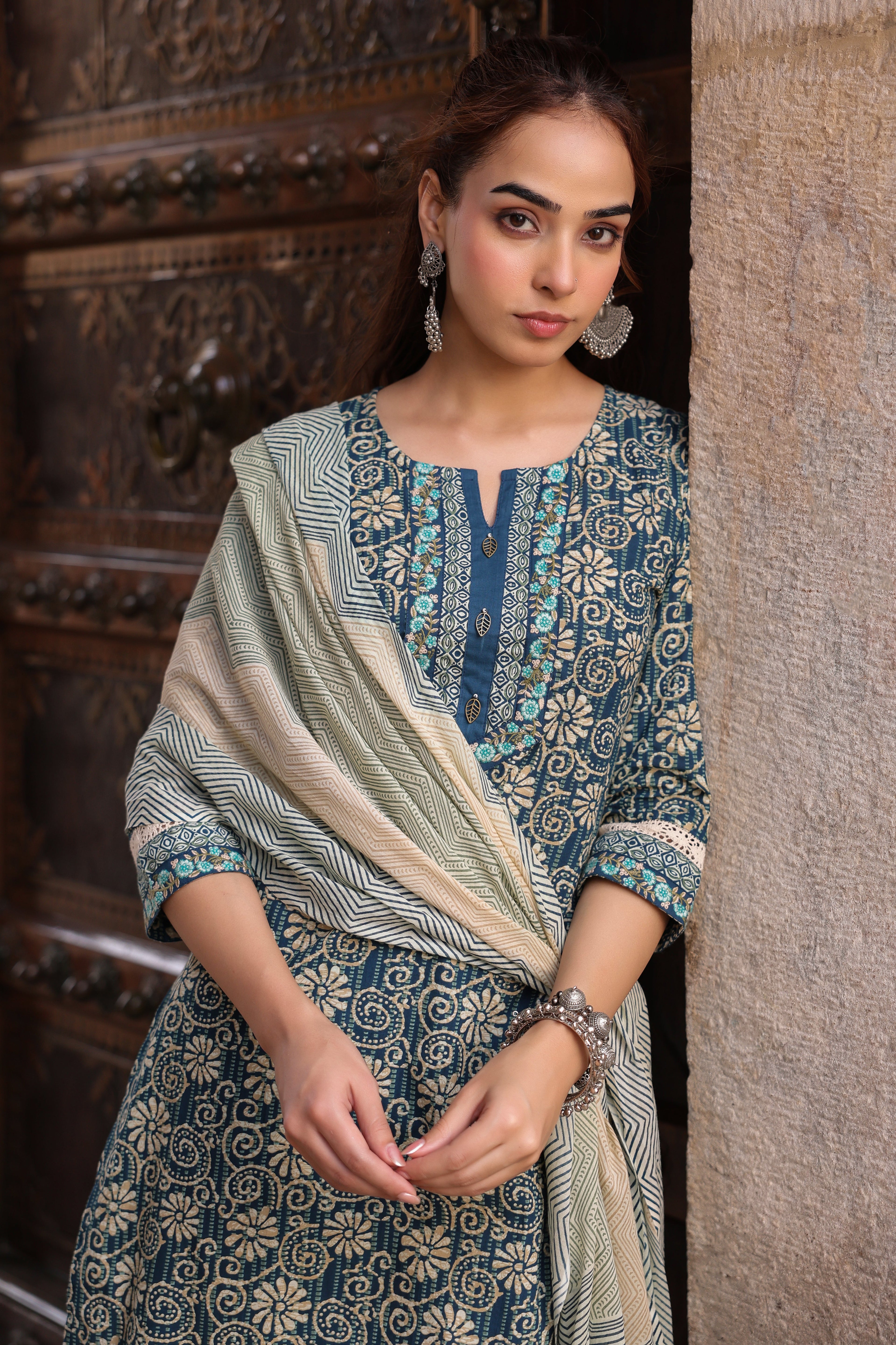 Women Floral Printed Regular Pure Cotton Kurta with Trousers & With Dupatta