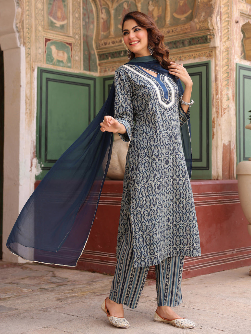 Women Ethnic Motifs Printed Regular Pure Cotton Kurta with Trousers & With Dupatta