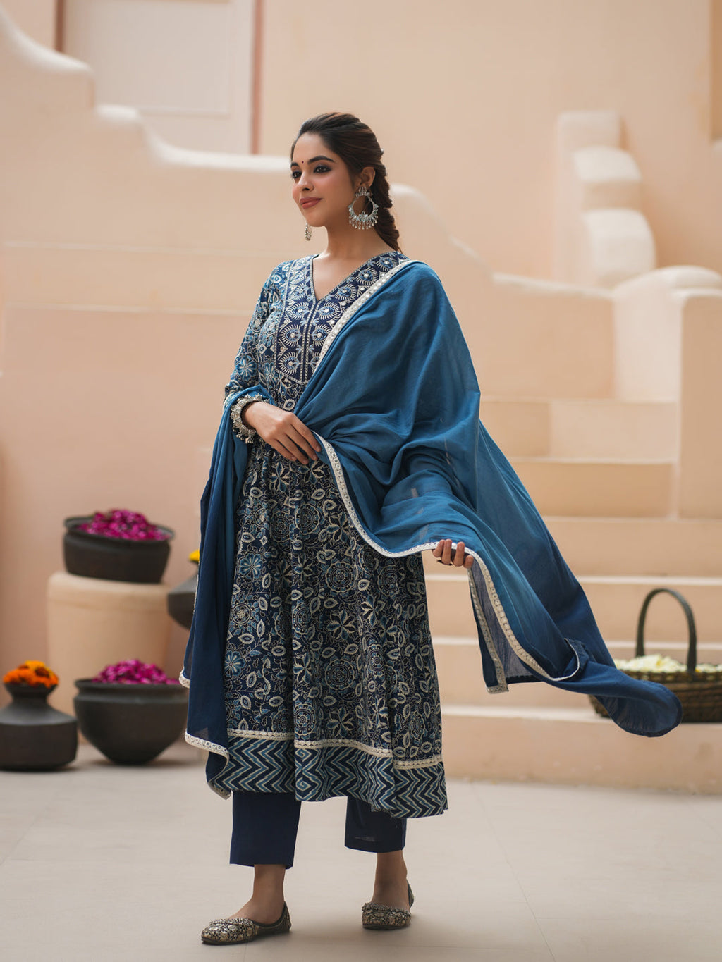 Women Floral Printed Cotton Kurta with Trousers & Dupatta