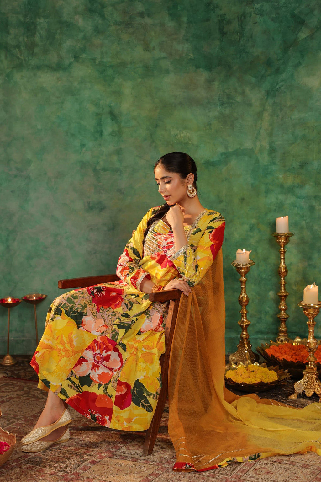 Women Floral Printed Gotta Patti Pure Cotton Kurta Sets