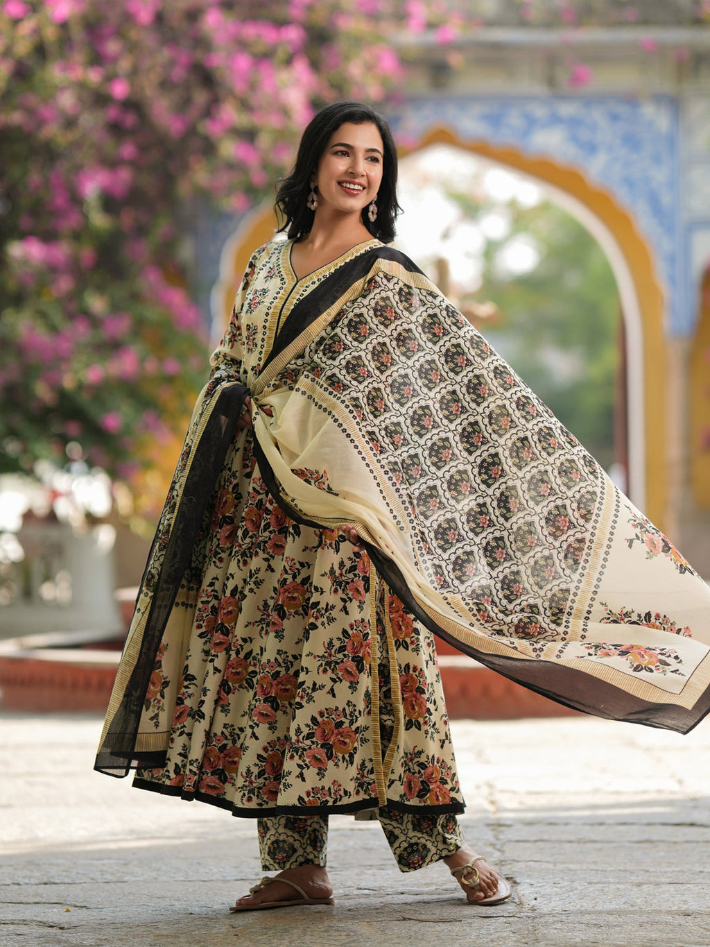Women Floral Printed Regular Pure Cotton Kurta with Trousers & Dupatta