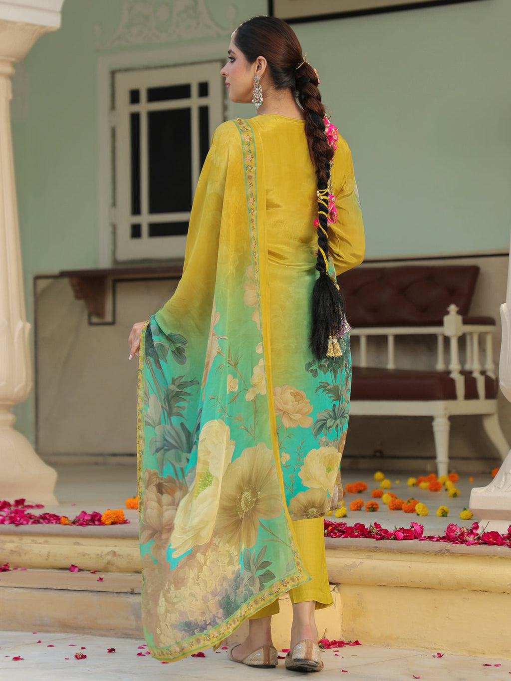 Women Floral Printed Regular Kurta & Trousers With Dupatta
