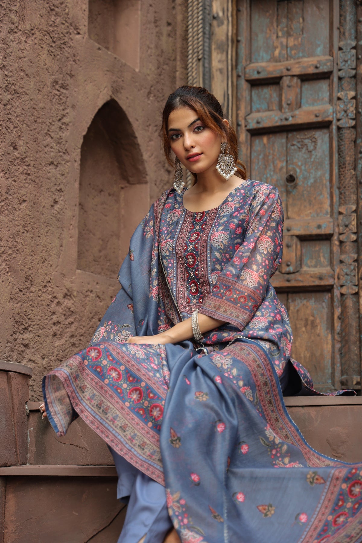 Floral Printed Beads And Stones Straight Kurta With Trousers & Dupatta