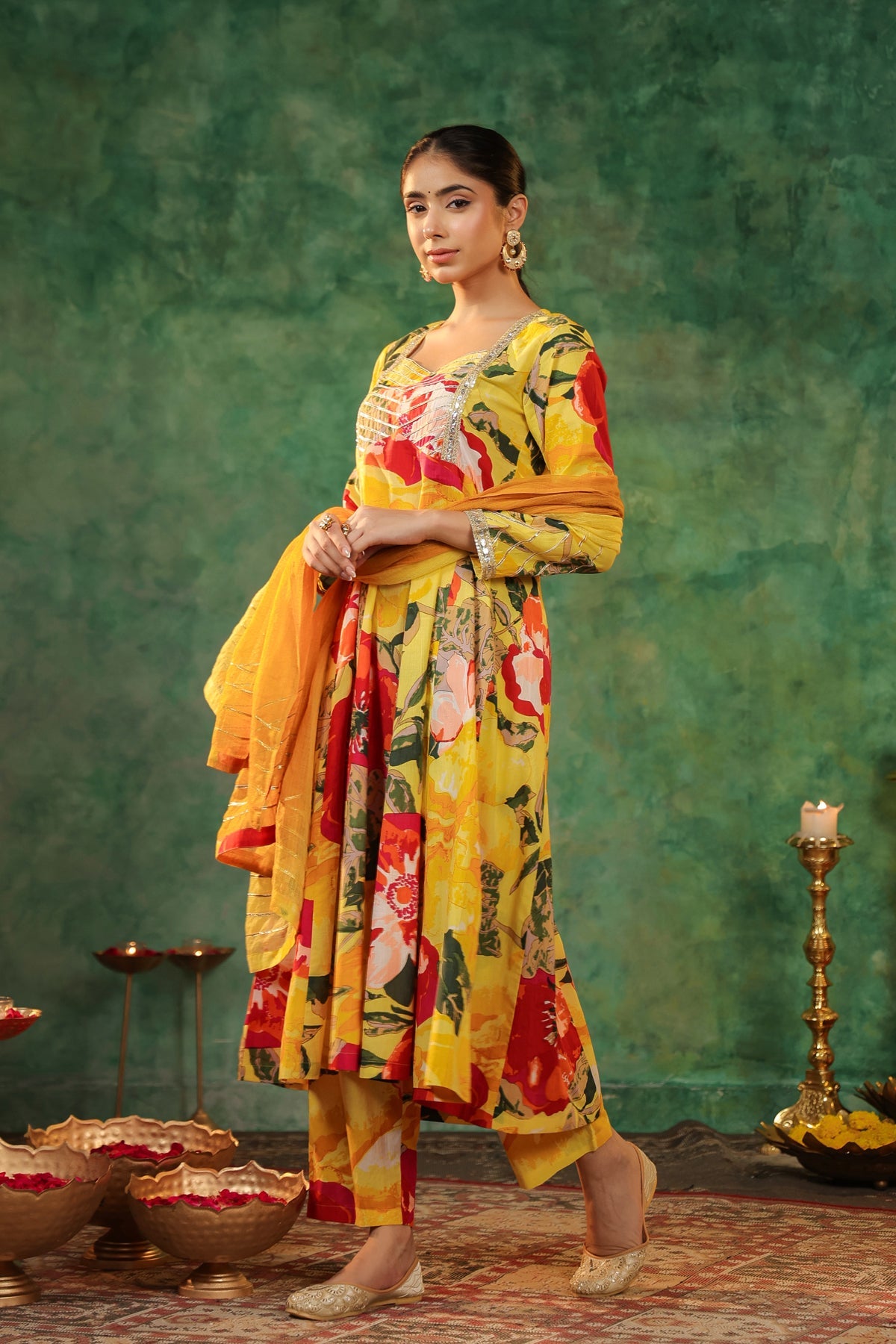 Women Floral Printed Gotta Patti Pure Cotton Kurta Sets