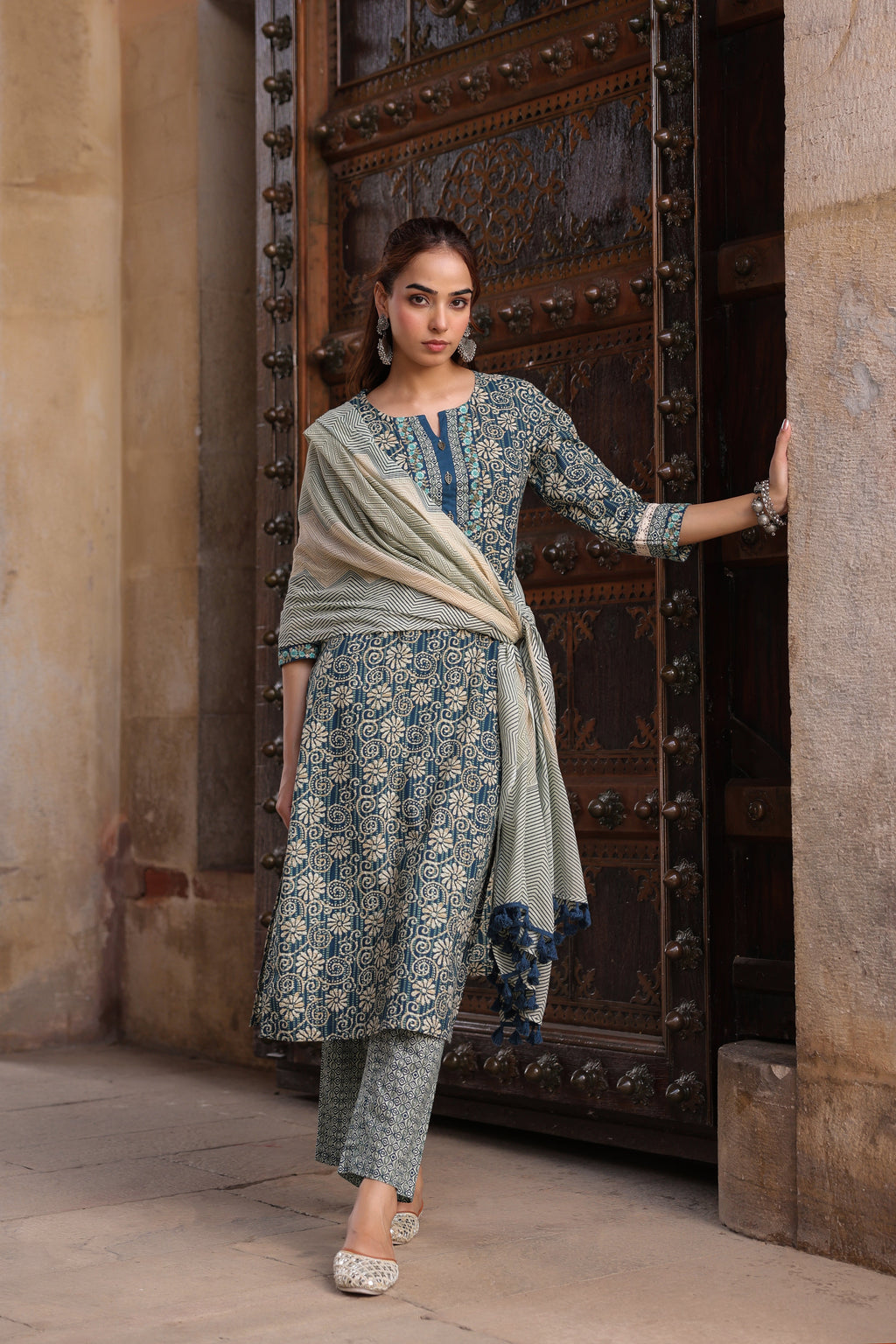 Women Floral Printed Regular Pure Cotton Kurta with Trousers & With Dupatta