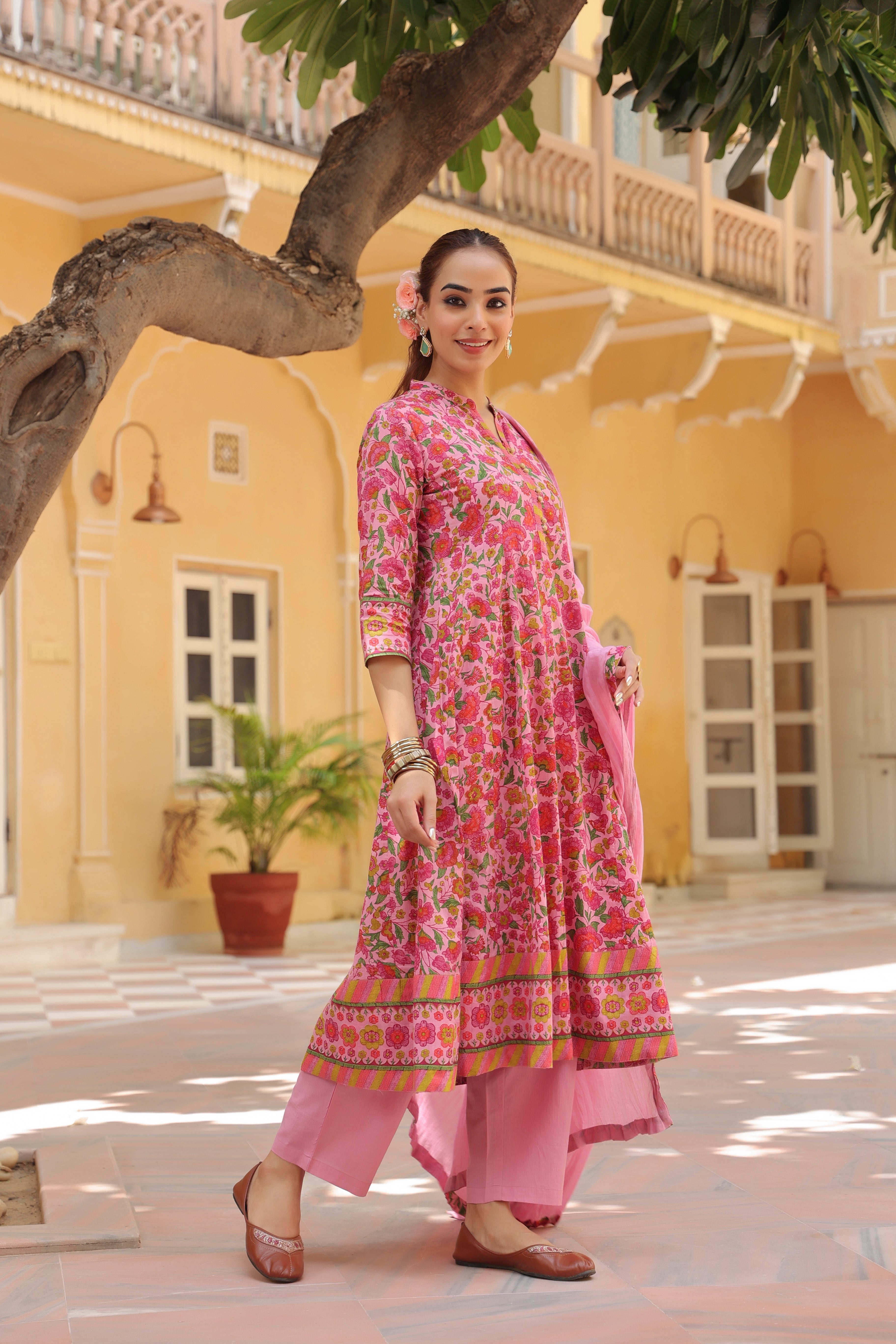 Women Floral Printed Regular Pure Cotton Kurta with Trousers & With Dupatta